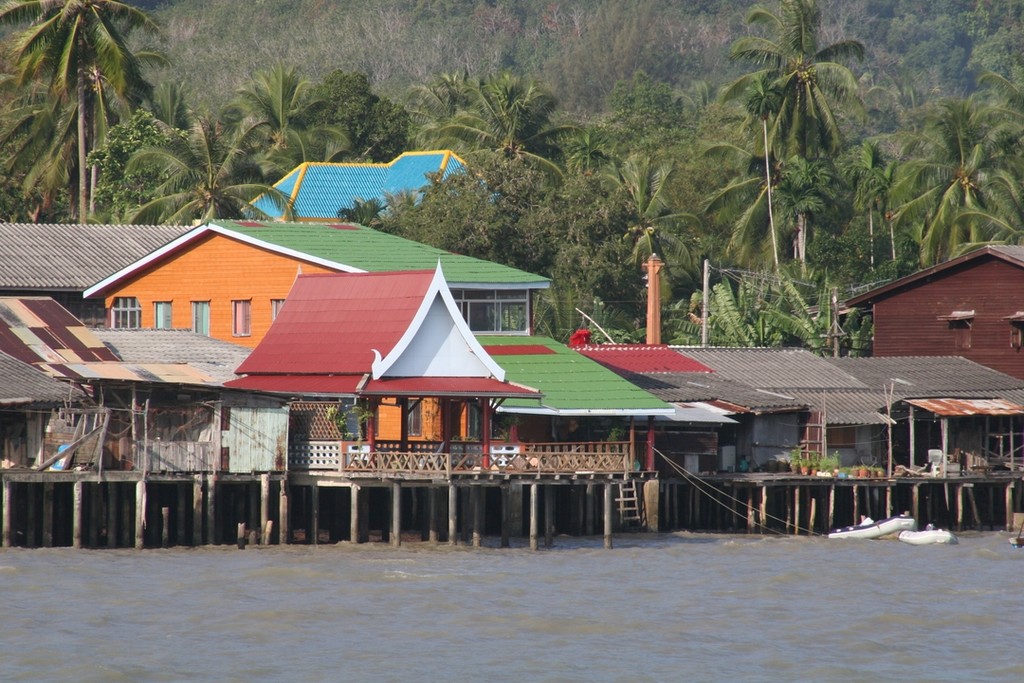 Old Lanta town © Maggie Joyce - Mariner Boating Holidays http://www.marinerboating.com.au
